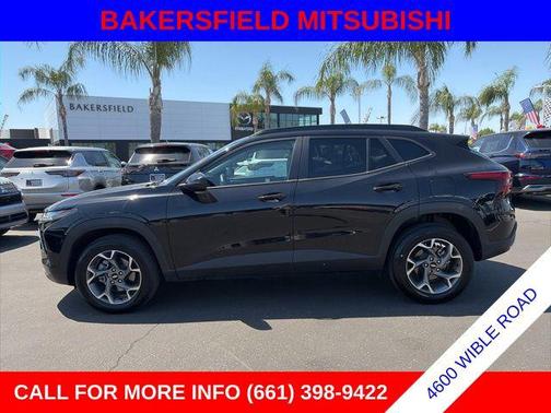 Mosaic Black Metallic 2025 Chevrolet Trax LT