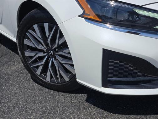Gun Metallic 2025 Nissan Altima SV FWD