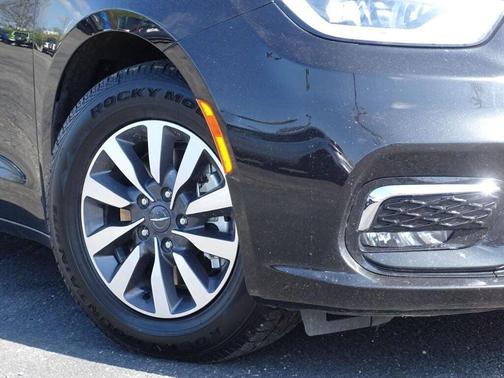 2023 Chrysler Pacifica Hybrid Touring L