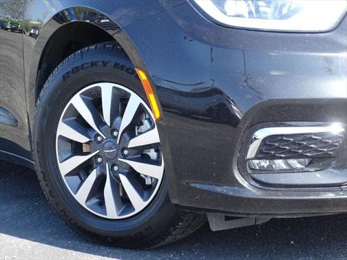 2023 Chrysler Pacifica Hybrid Touring L