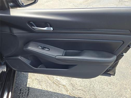 Super Black 2025 Nissan Altima SV FWD
