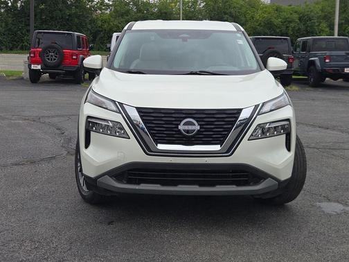 Pearl White Tricoat 2023 Nissan Rogue SV