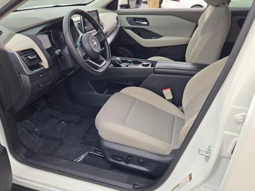 Pearl White Tricoat 2023 Nissan Rogue SV