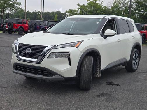 Pearl White Tricoat 2023 Nissan Rogue SV