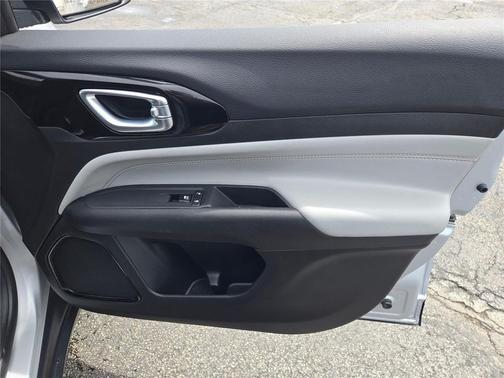Silver Zynith Metallic Clearcoat 2025 Jeep Compass Limited