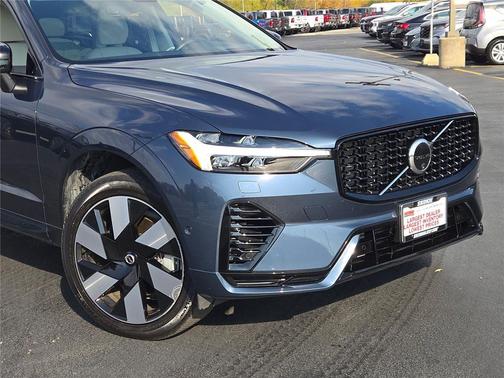 2024 Volvo XC60 Recharge Plug-In Hybrid T8 Ultimate Dark Theme