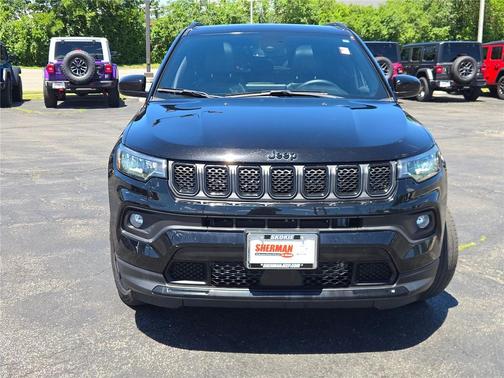 Diamond Black Crystal Pearlcoat 2023 Jeep Compass Latitude