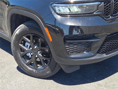 Diamond Black Crystal Pearlcoat 2024 Jeep Grand Cherokee Altitude