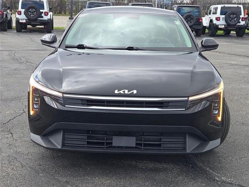 Aurora Black Pearl 2025 Kia K4 LXS