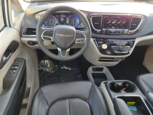 Bright White Clearcoat 2023 Chrysler Pacifica Touring L