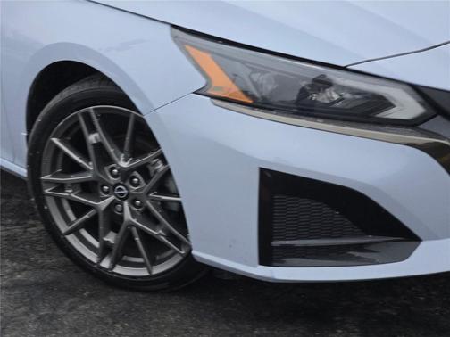 2023 Nissan Altima SR VC-Turbo FWD