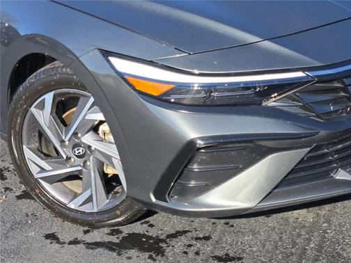 2025 Hyundai ELANTRA SEL