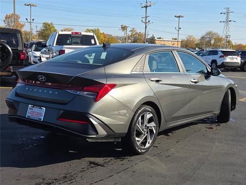 2025 Hyundai ELANTRA SEL