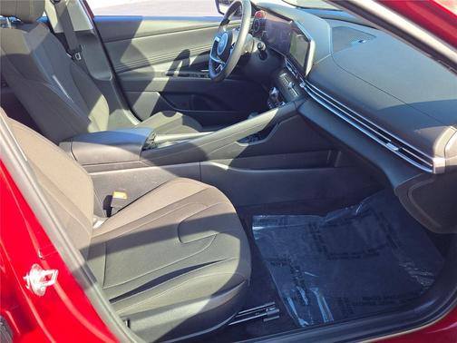 2025 Hyundai ELANTRA SEL