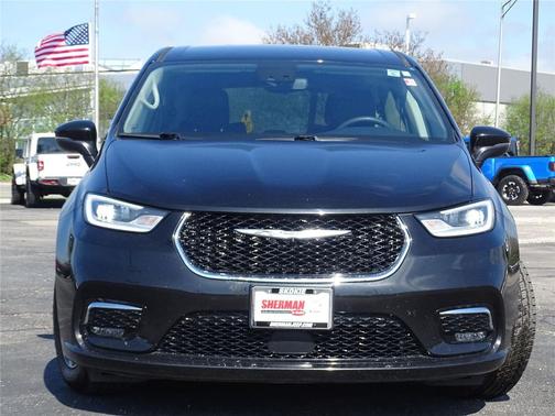 2023 Chrysler Pacifica Hybrid Touring L