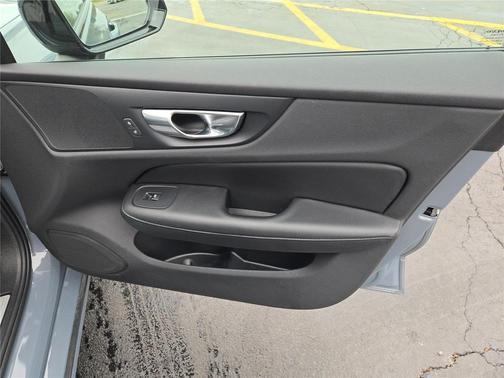 2024 Volvo S60 B5 Core Dark Theme