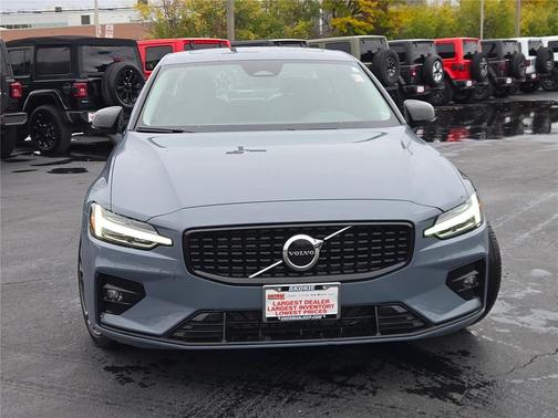 2024 Volvo S60 B5 Core Dark Theme