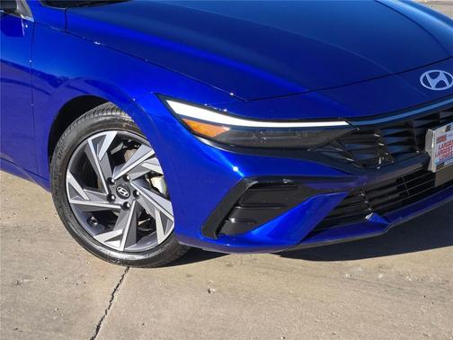 2025 Hyundai ELANTRA SEL