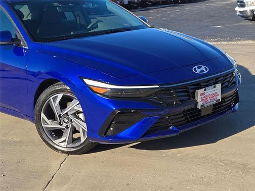 2025 Hyundai ELANTRA SEL