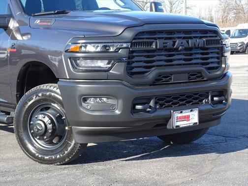 2025 RAM 3500 Tradesman Crew Cab 4x4 8' Box