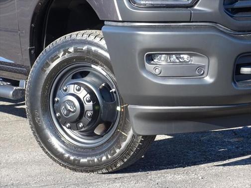 2025 RAM 3500 Tradesman Crew Cab 4x4 8' Box