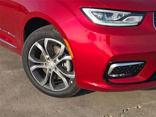 Red Hot Pearlcoat 2026 Chrysler Pacifica L