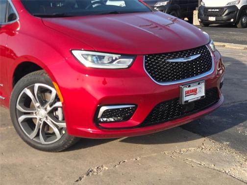 Red Hot Pearlcoat 2026 Chrysler Pacifica L