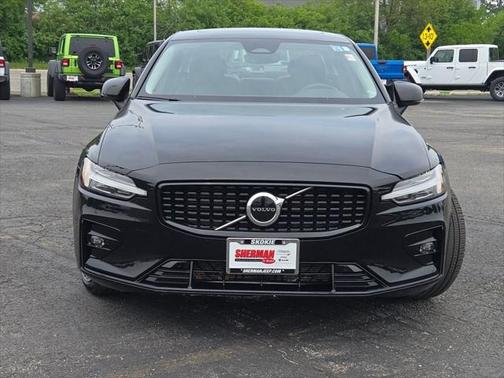 2024 Volvo S60 B5 Core Dark Theme