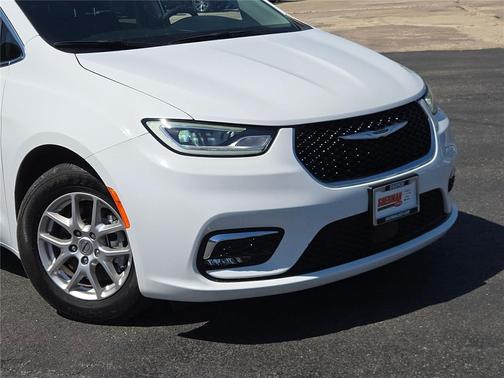 Bright White Clearcoat 2024 Chrysler Pacifica Touring L