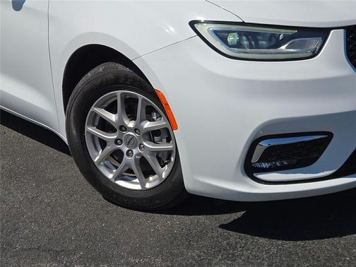 Bright White Clearcoat 2024 Chrysler Pacifica Touring L