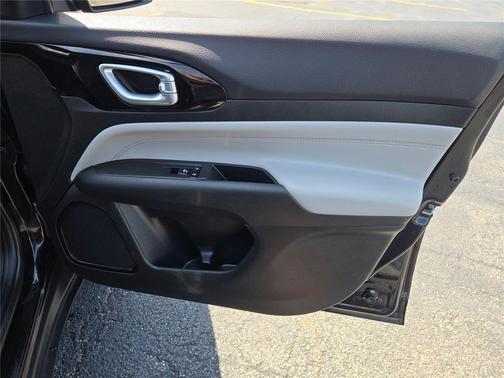 Diamond Black Crystal Pearlcoat 2023 Jeep Compass Limited