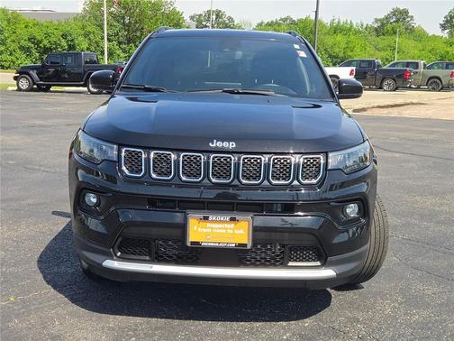 Diamond Black Crystal Pearlcoat 2023 Jeep Compass Limited