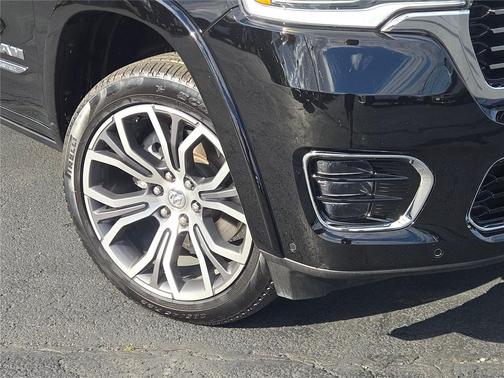 Diamond Black Crystal Pearlcoat 2025 RAM 1500 ST