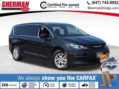 Brilliant Black Crystal Pearlcoat 2023 Chrysler Voyager LX