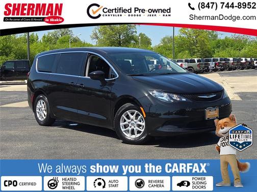 Brilliant Black Crystal Pearlcoat 2023 Chrysler Voyager LX