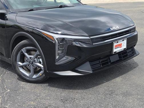Aurora Black Pearl 2025 Kia K4 LXS