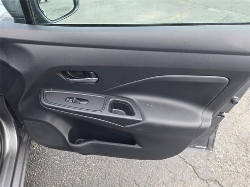 Gun Metallic 2025 Nissan Versa 1.6 SV