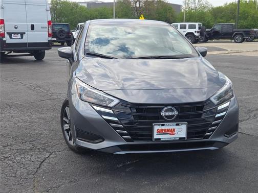 Gun Metallic 2025 Nissan Versa 1.6 SV