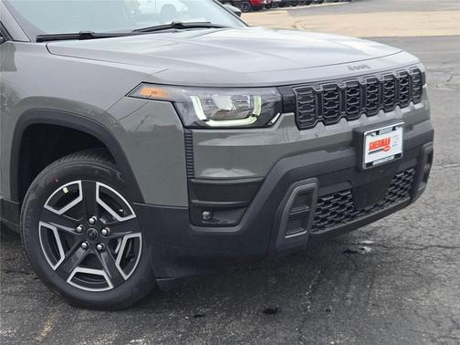 Sting-Gray Clearcoat 2026 Jeep Cherokee Laredo 4x4