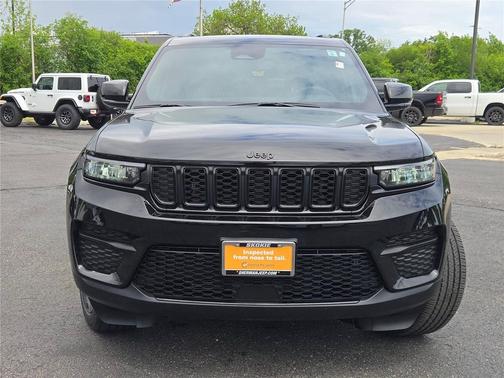 Diamond Black Crystal Pearlcoat 2024 Jeep Grand Cherokee Altitude