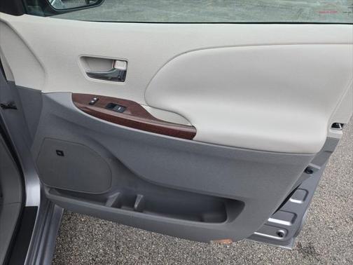 2011 Toyota Sienna XLE