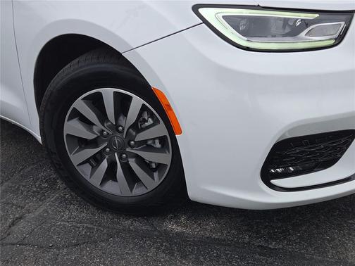 Bright White Clearcoat 2024 Chrysler Pacifica Hybrid Select