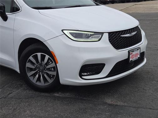 Bright White Clearcoat 2024 Chrysler Pacifica Hybrid Select
