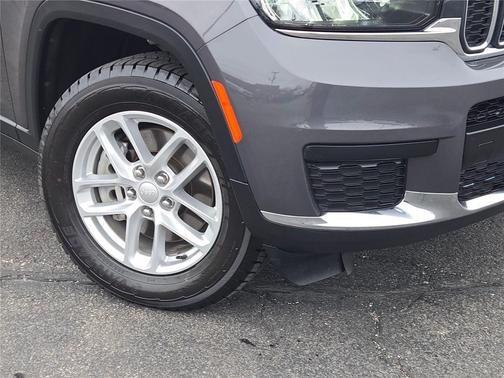 Baltic Gray Metallic Clearcoat 2024 Jeep Grand Cherokee L Laredo