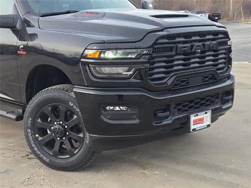 Diamond Black Crystal Pearlcoat 2026 RAM 2500 Black Express Crew Cab 4x4 6'4' Box