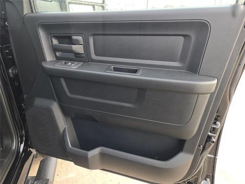 Diamond Black Crystal Pearlcoat 2026 RAM 2500 Black Express Crew Cab 4x4 6'4' Box