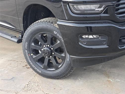 Diamond Black Crystal Pearlcoat 2026 RAM 2500 Black Express Crew Cab 4x4 6'4' Box