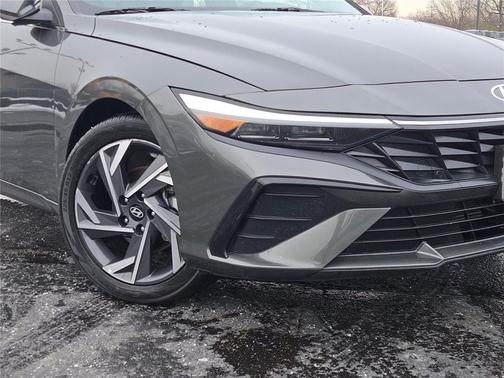 2025 Hyundai ELANTRA SEL