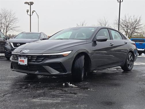 2025 Hyundai ELANTRA SEL
