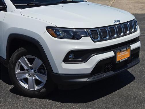 Bright White Clearcoat 2022 Jeep Compass Latitude